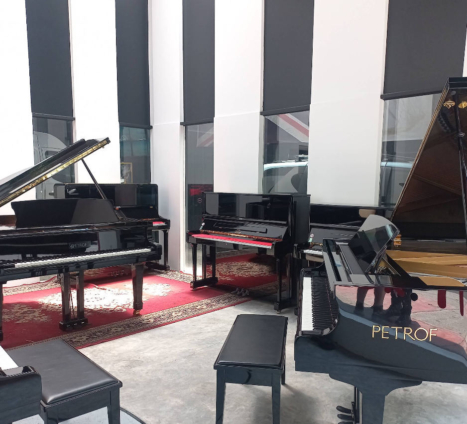 PIANOS PETROF